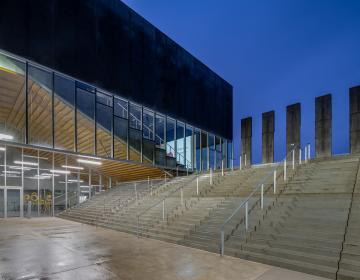 Agrandir l'image - fenêtre modale - Amphithéâtre vu de l'extérieur